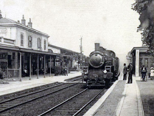 Risultati immagini per l'arrivo di un treno nella stazione ... film 1895